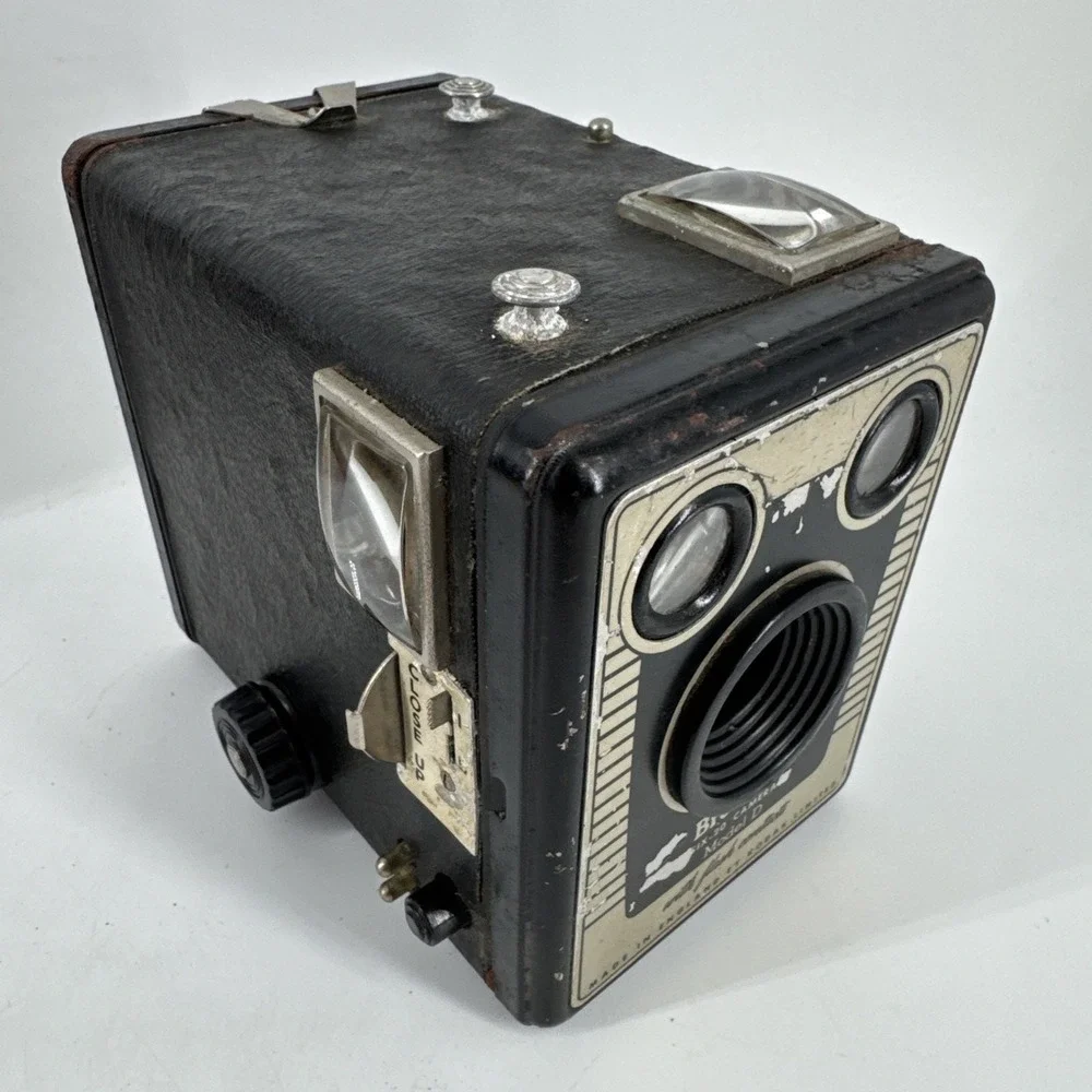 Antique Cameras Lot Of 2 Brownie Reflex Synchro & Six-20 w/Film & Carrying‎ Case